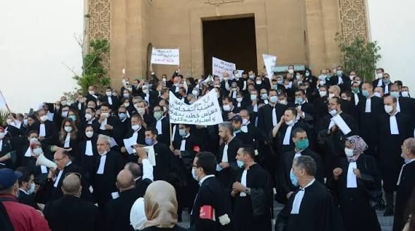 بيان نقباء المحامين بالمغرب يحث على التعبئة للدفاع عن مهنة المحاماة
